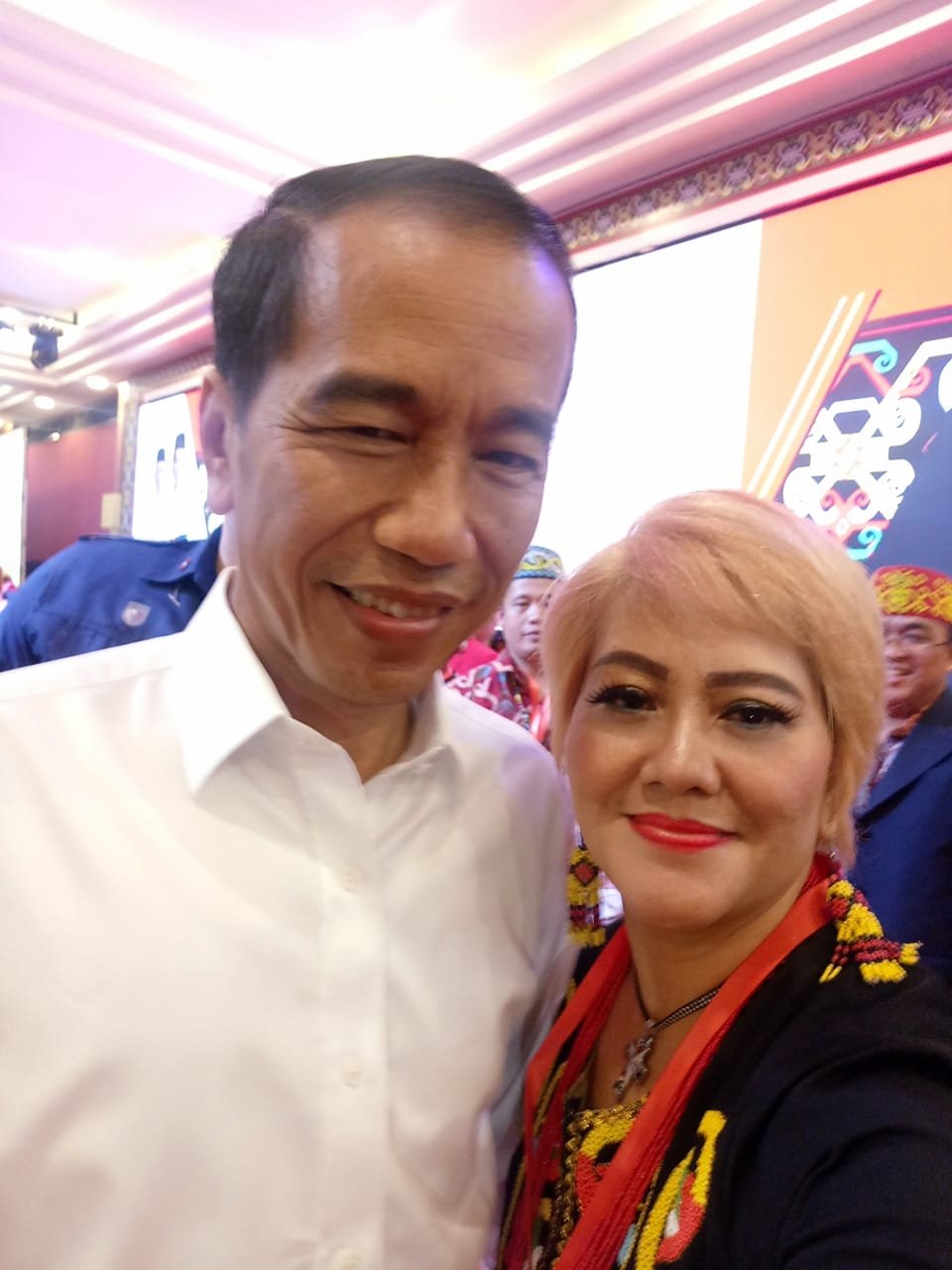 Presiden Jokowi Kunjungi IKN, Tokoh Perempuan Dayak Dan Ketua Umum ...