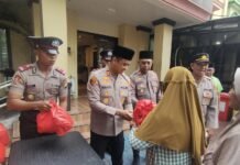 Polsek Tambora Tebar Kepedulian, 35 Paket Sembako Disalurkan untuk Para Janda