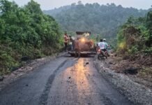 20 Truk Aspal Tiba di Desa Banyuasih untuk Percepatan Pengaspalan Jalan TMMD
